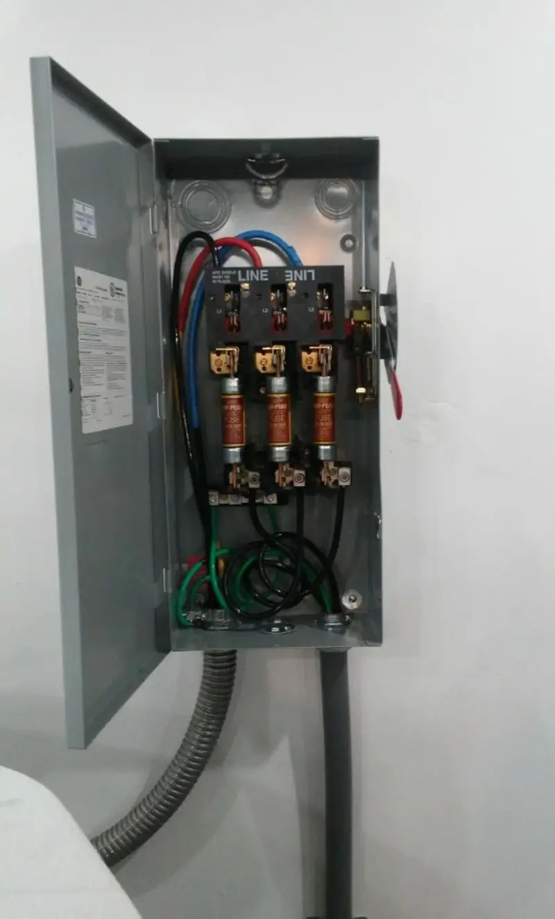 Three-phase disconnect switch installed for Smoke Detector Installation in Franklin Park